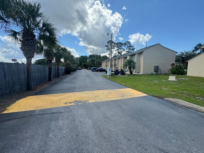 Building Photo - Great Two Bedroom-Freshly Remodeled-$500.00 off first months rental rate with approved application!