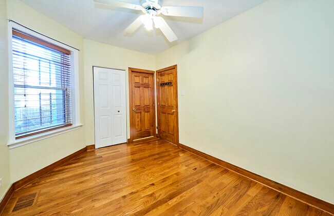 Building Photo - 3222 W Warner Ave