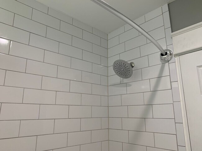 Building Photo - Norwood Duplex W/ Driveway Parking