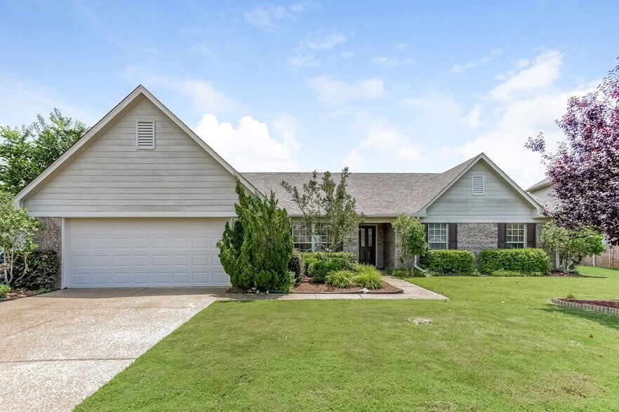 Primary Photo - 6257 Saddletrail Dr