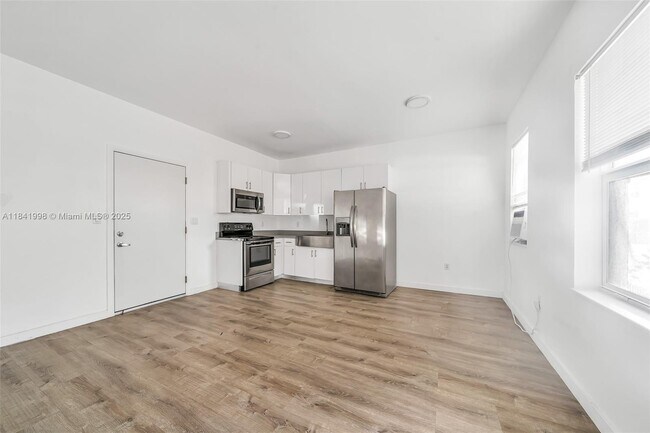 Building Photo - 402 NW 12th Ave