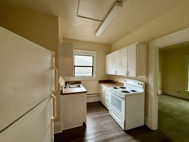 Building Photo - WESTLING EAST PIKE APARTMENTS