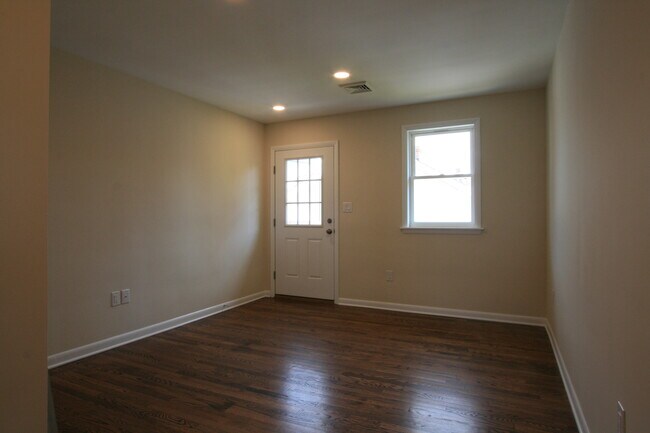 2nd floor walk-up with small porch - 420 W Cypress St