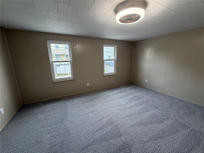 Building Photo - 1156 Eisenhower Dr