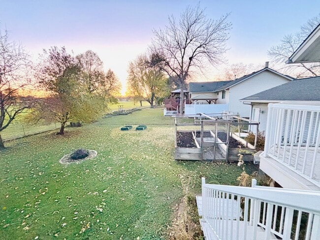 Building Photo - Hidden Gem!  4bed 2bath Single Family Home in Maple Grove, Featuring a Fenced in Back Yard