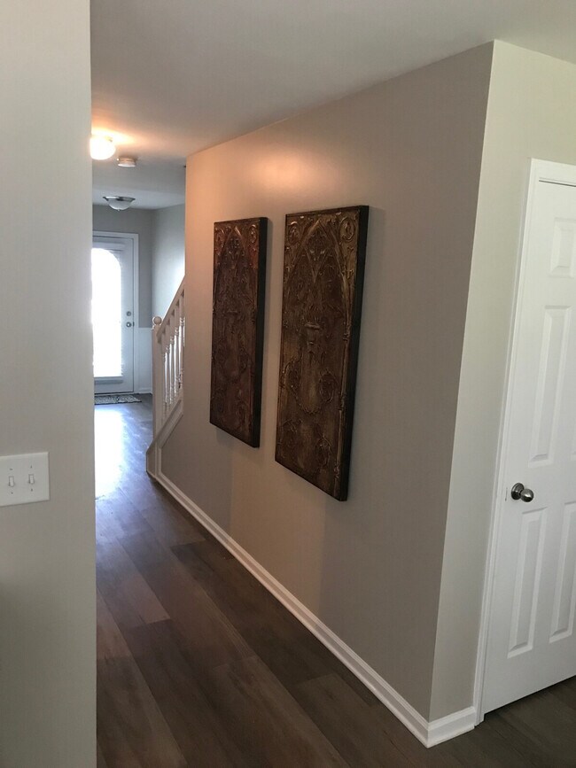 Building Photo - 327 Hidden Creek Ln