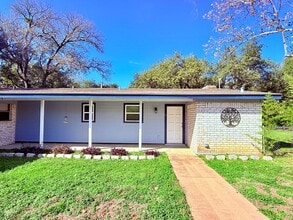 Building Photo - Beaver Trail (914)