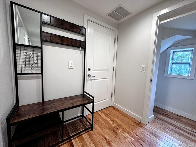 Building Photo - 437 Warburton Ave