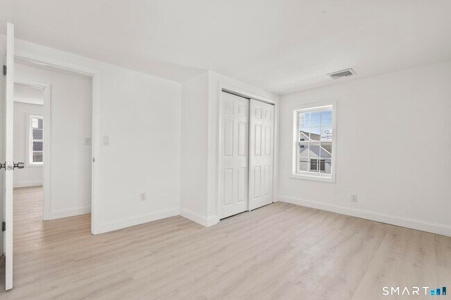 Building Photo - 64 Soundview Ave