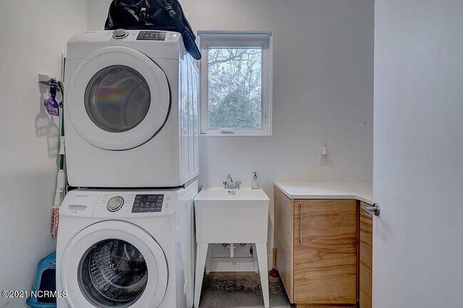 Laundry Room - 2525 Tonbo Trl