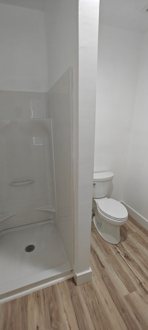 Building Photo - --APPLICATION PE 2 BR/ 1 BA Newly Renovate...