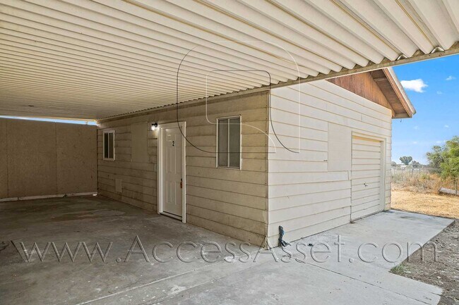 Building Photo - Cozy 2 Bed/1 Bath Unit In Peaceful Homeland Neighborhood!