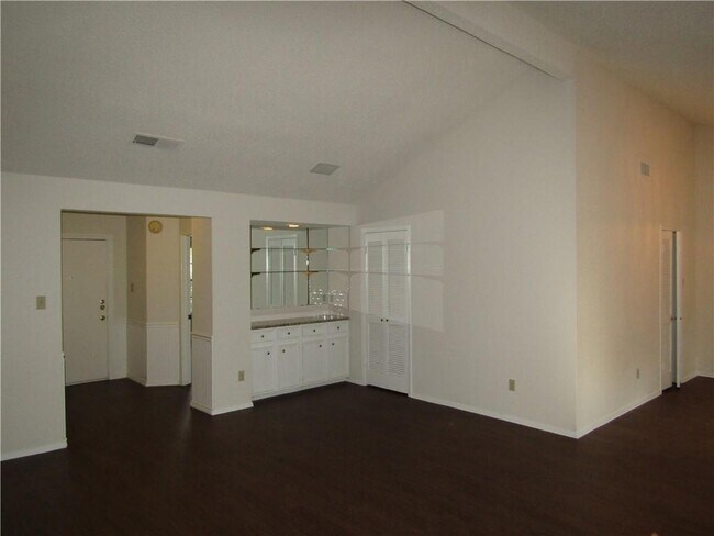 Building Photo - 405 Arrow Head