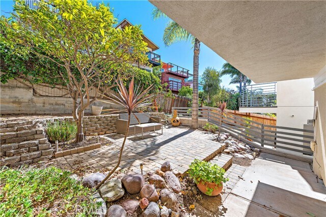 Building Photo - 882 Acapulco St