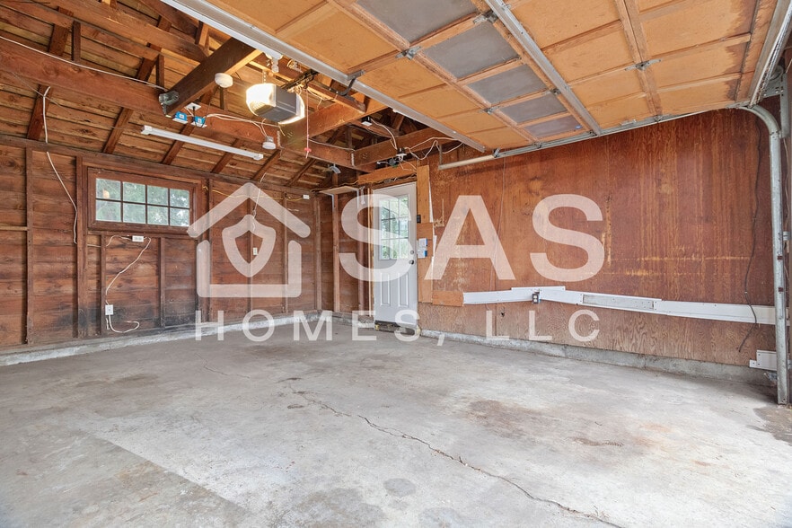 Building Photo - 11800 SW Butner Rd
