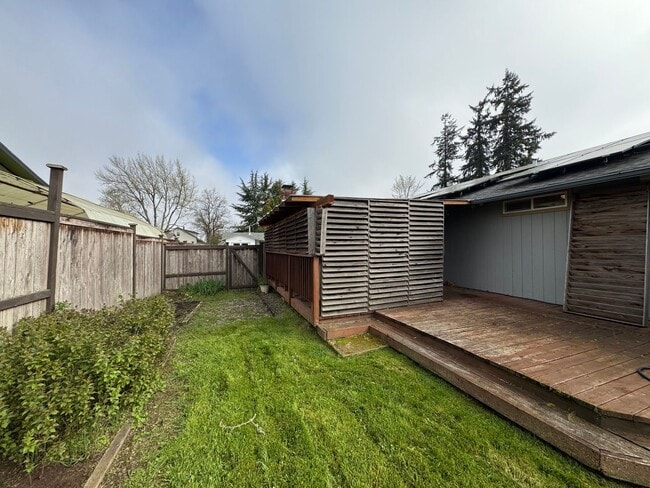 Building Photo - 3 Bedroom 2 Bath House in Santa Clara Area