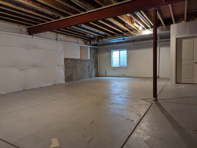 Building Photo - COMING SOON FIRST WEEK OF JUNE! Super SW Longmont location!