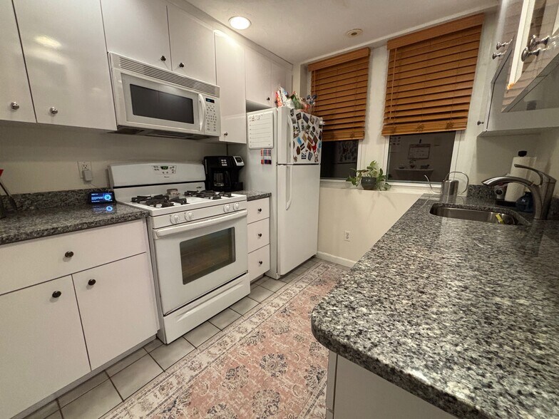 Building Photo - 106 Myrtle St