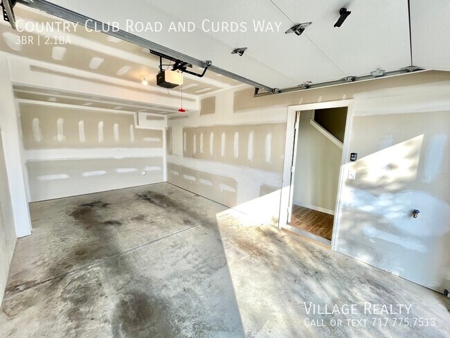 Building Photo - 705 Country Club Rd