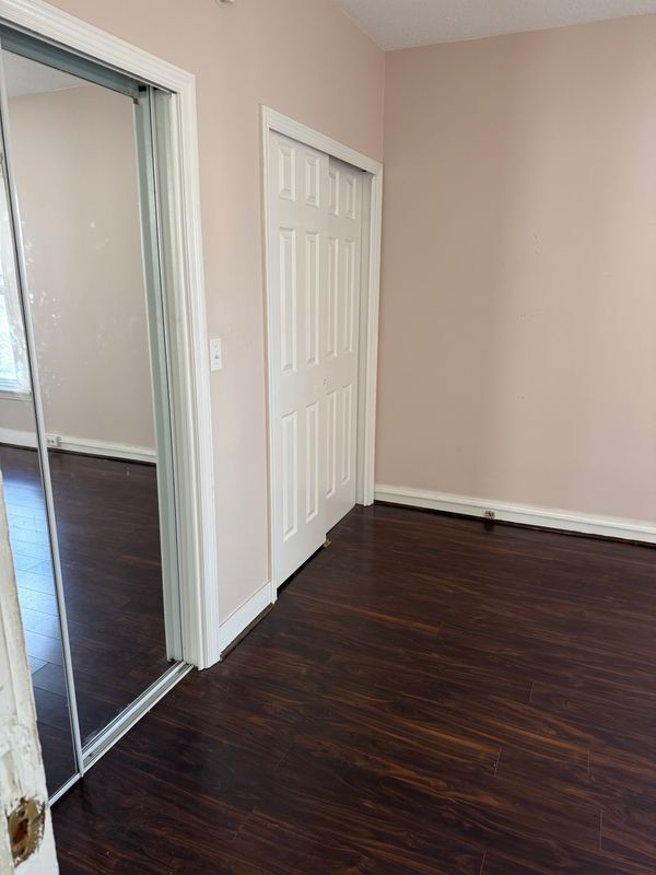 Building Photo - 807 Eagle St