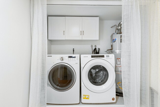 Building Photo - 2450 E Del Mar Blvd