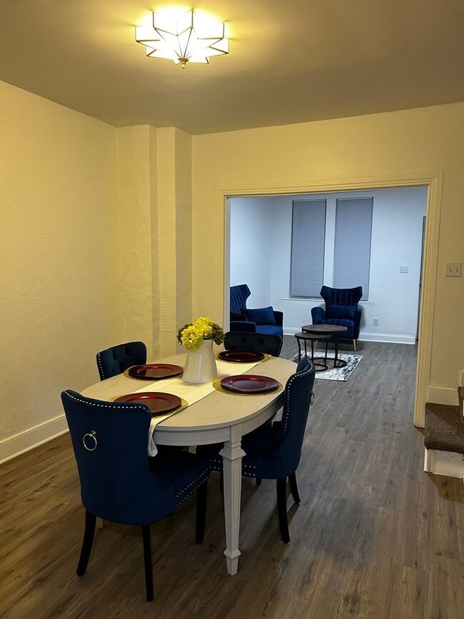 Building Photo - Newly Renovated 4 Bedroom Home in York City School District!