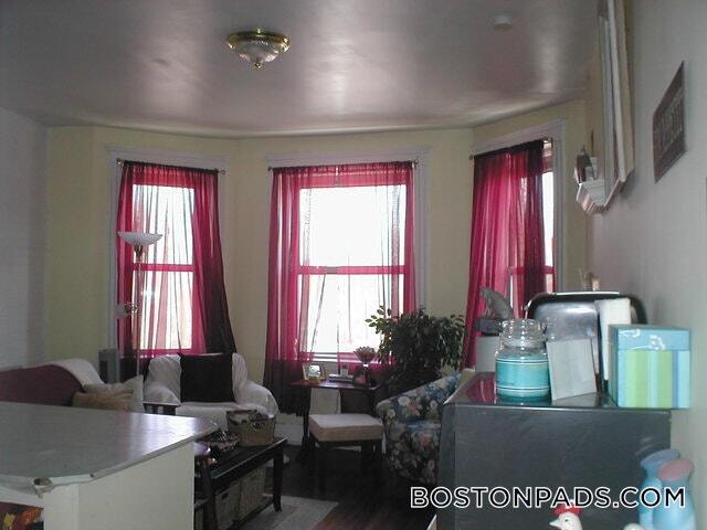 Building Photo - 55 Park Dr