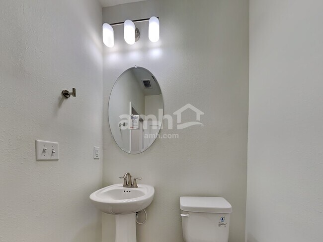 Building Photo - 974 Tan Tara Trl