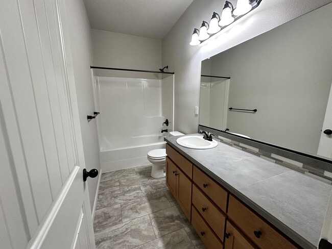 Building Photo - 823 Riley Dr NE