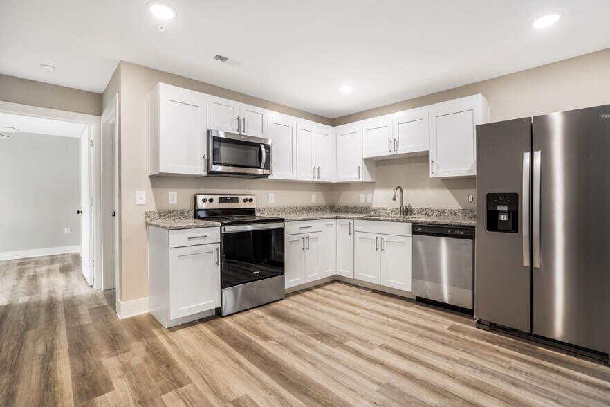 Building Photo - 303 Linwood St