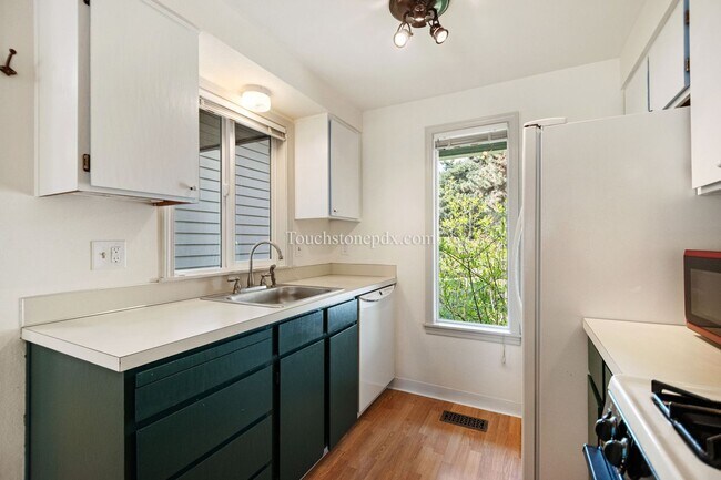 Building Photo - Move in by June 15 and get 2 weeks FREE! Charming Beaverton Home with Fireplace, Deck, and Attach...