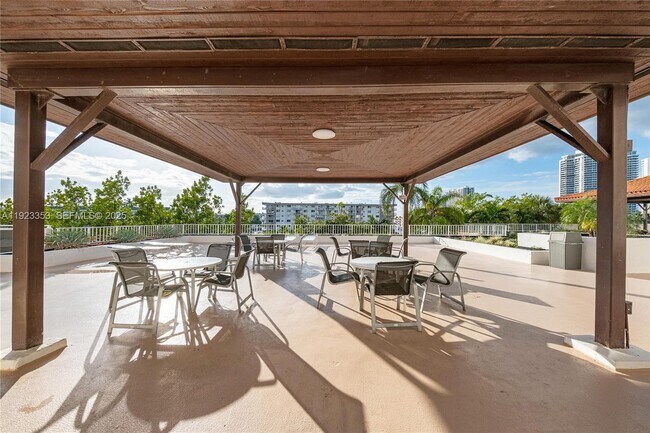 Building Photo - 290 174th St St