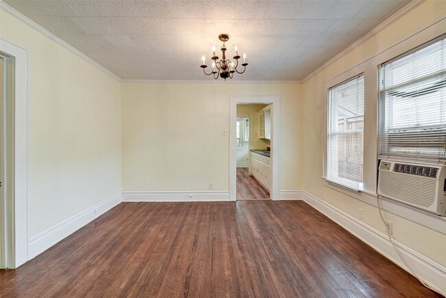 Building Photo - 1124 Algregg St