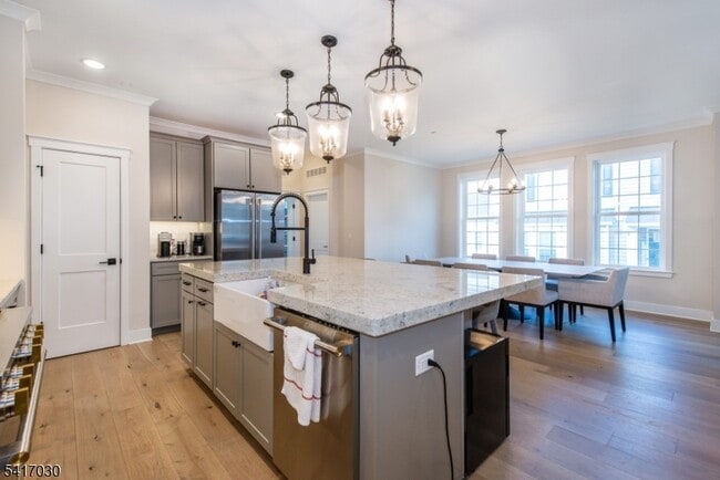 Building Photo - 37 Hillandale Dr