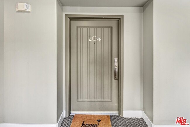 Building Photo - 7249 Franklin Ave