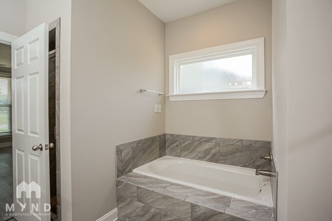 Building Photo - 4751 W Petite Lp