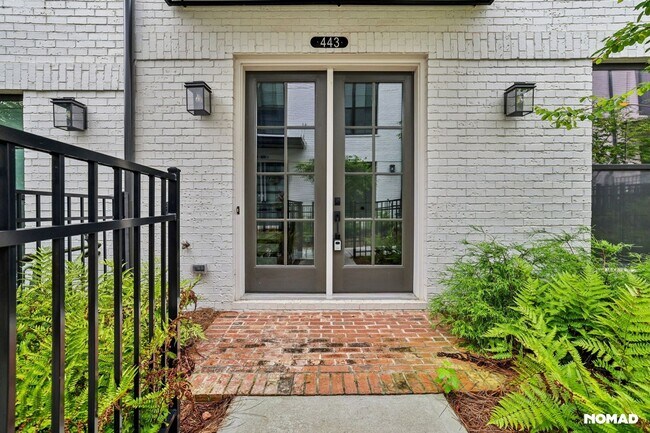 Building Photo - Stunning 4BR Townhome in Alpharetta