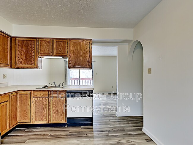 Building Photo - 172 Mountain Dr
