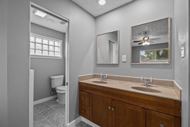 Building Photo - 8122 Swan Meadow Ln