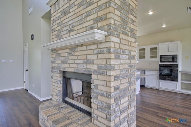 Building Photo - 1810 Mesa Oaks Cir
