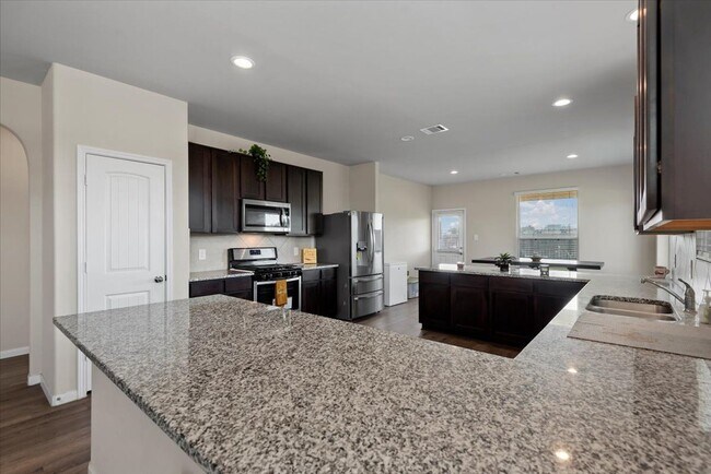 Building Photo - 5639 Brooklyn Rose Dr