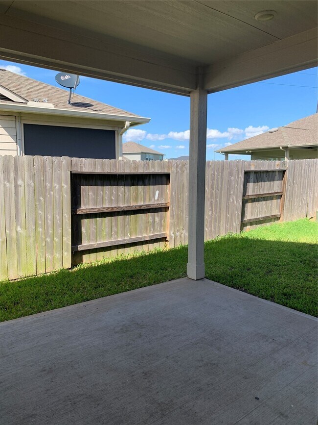 Building Photo - 18807 Fulvetta Haven Way