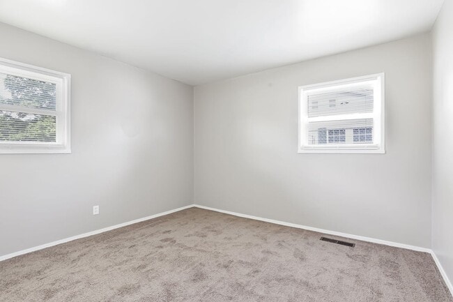 Building Photo - Cozy Ranch Home 30 Night Min Quiet Reynoldsburg