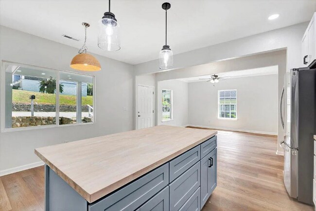 Building Photo - 3926 Arkwright St