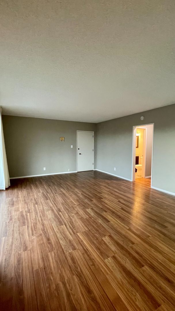 Building Photo - 2 Bedroom, 2 Bath Condo Blocks to the Beach, Pet Friendly, Sunset Views, Parking!