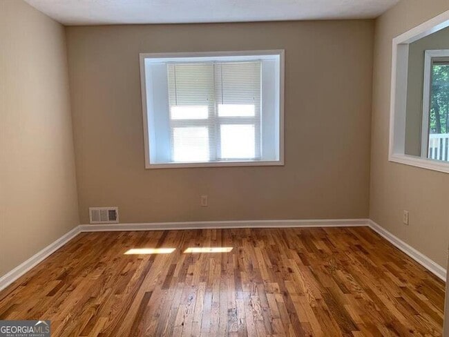 Building Photo - 768 Emerald Forest Cir SW