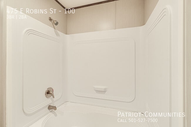 Building Photo - 475 E Robins St