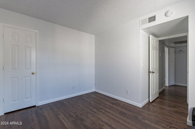 Building Photo - 820 W University Dr