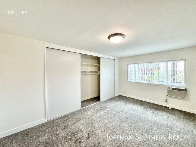 Building Photo - 5417 Newcastle Ave
