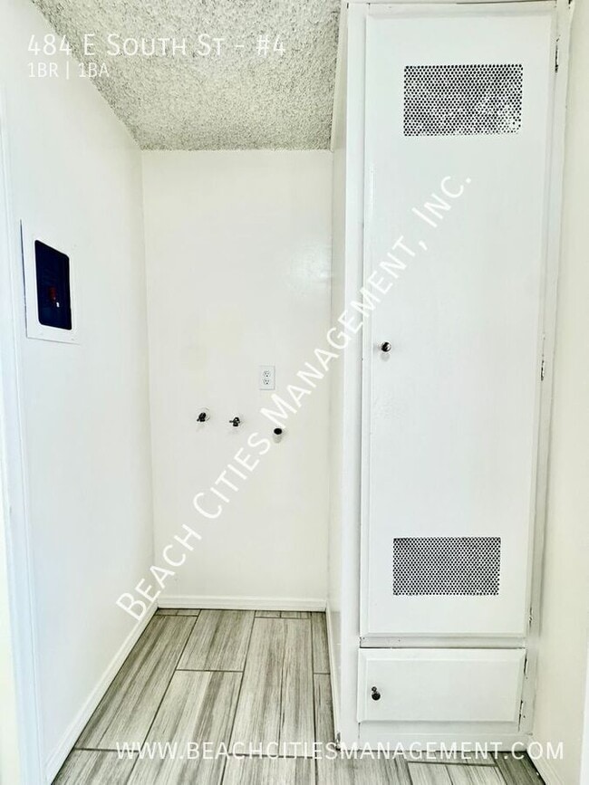 Building Photo - 484 E South St